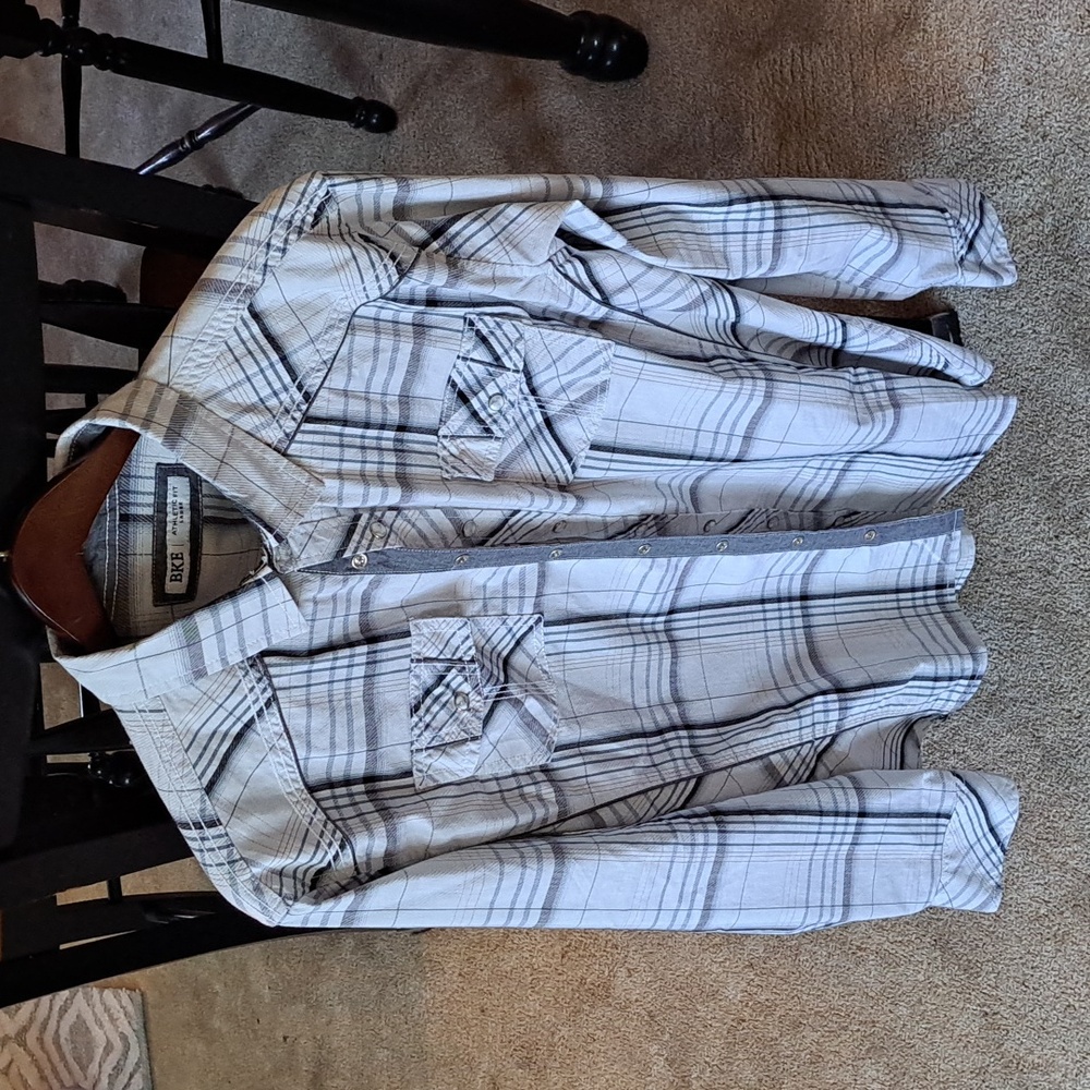 Men's Buckle button down shirt. Like new. Never worn. Size L